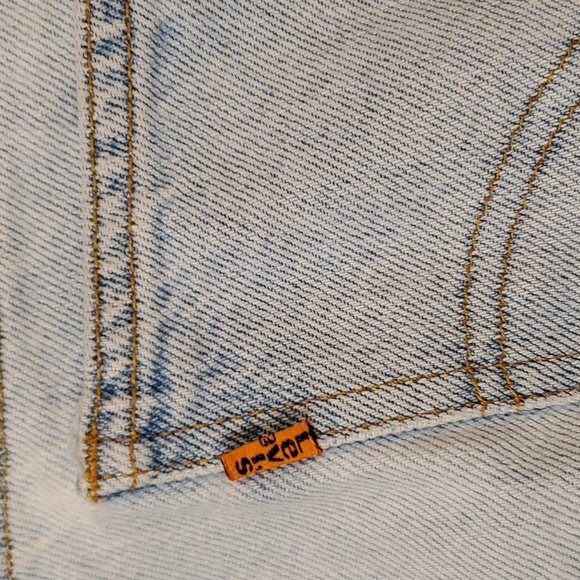 Women's vintage levi's shorts - Picture 4 of 13